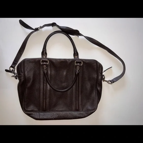 Used Gucci messenger bag, it’s authentic been in storage has mild normal wear